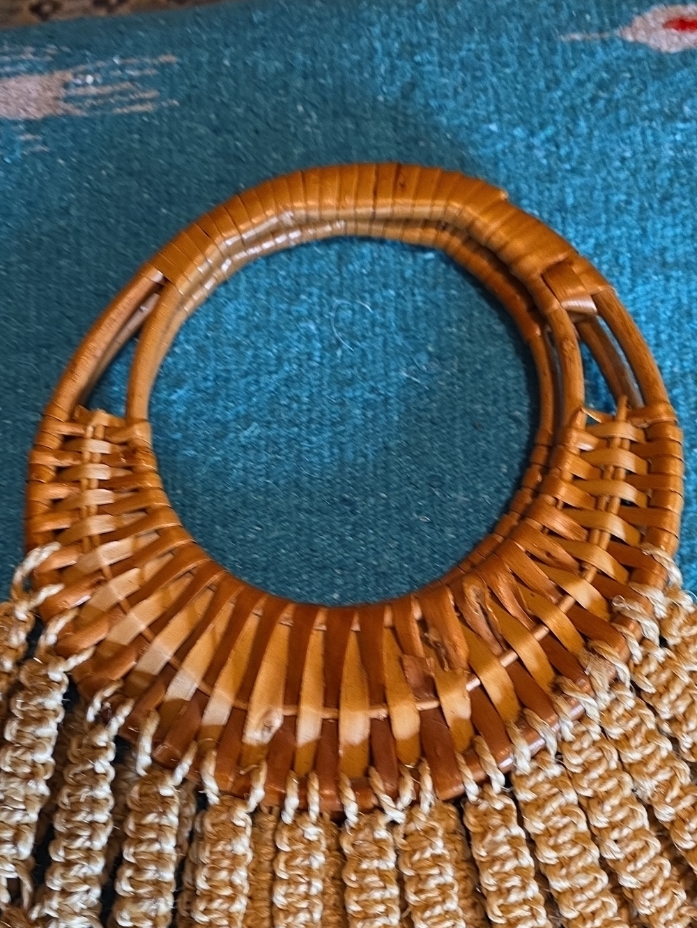 VTG Boho Macrame Straw Net Shoulder Bag Wooden Handle EUC - Picture 11 of 16